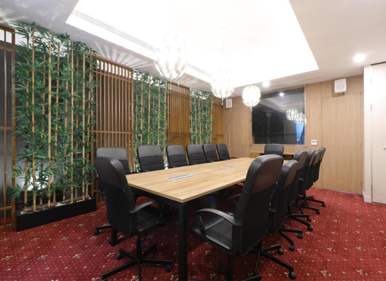 Hotel Huswah Airport タンゲラン エクステリア 写真